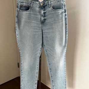 Good American always fits good, straight leg jeans with slit at bottom